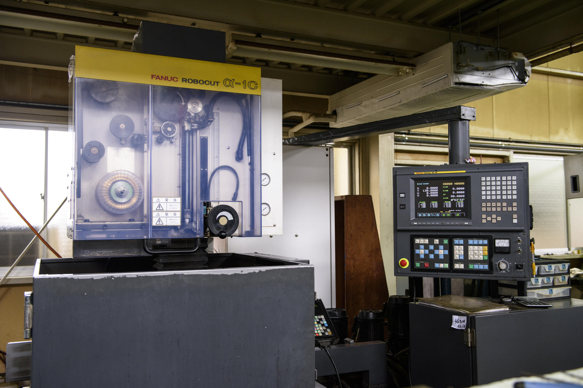 ワイヤー放電加工機イメージ画像